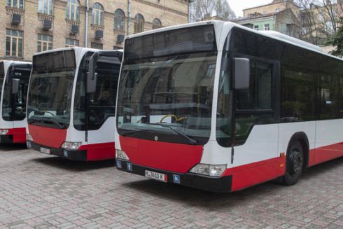 Київ отримав ще чотири автобуси Mercedes від Німеччини
