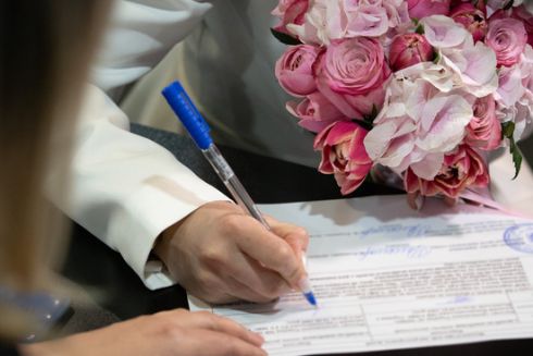 У Києві у межах пілотного проєкту реєструватимуть шлюби у ЦНАПах