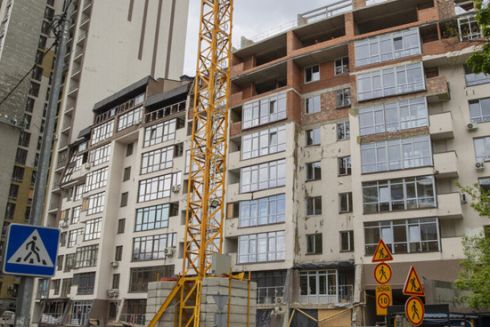 У Києві відремонтували ще три будинки з найбільш пошкоджених обстрілами