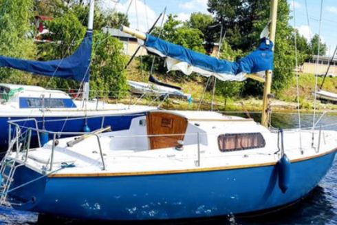 Прокуратура через суд вимагає повернути громаді землю на Оболоні, де розташований яхт-клуб