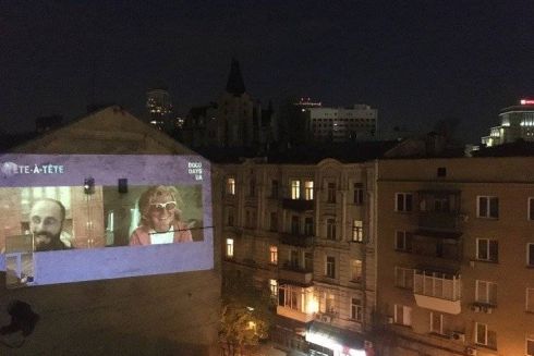 Фільм фестивалю Docudays показали на стіні будинку в Києві