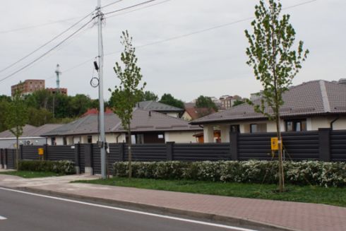 До и после: В Буче отстроили улицу Вокзальную, где разбили колонну россиян