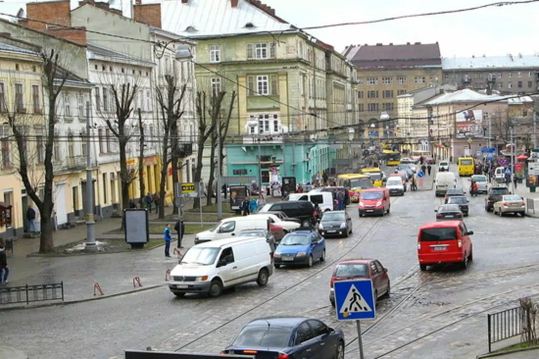 У Львові для площі біля Оперного театру пропонують розробити концепцію із паркінгом та зупинками для трамваїв