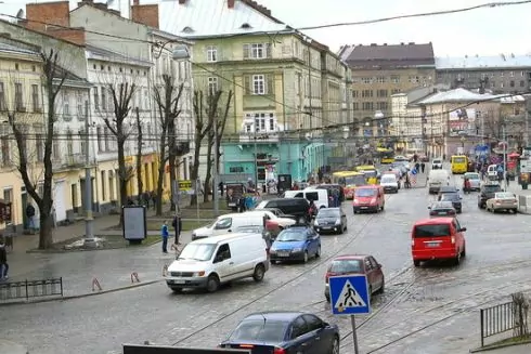 Во Львове для площади возле Оперного театра предлагают разработать концепцию с паркингом и остановками для трамваев