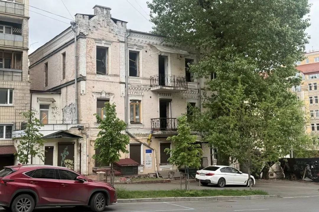 Суд у Києві скасував дозвіл на будівництво офісного центру впритул до &laquo;Будинку з комахами&raquo;