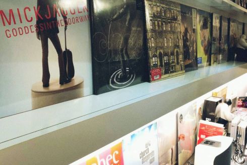 Возле Львовской площади открылся шоурум Sound Sound с виниловыми пластинками и аудиотехникой