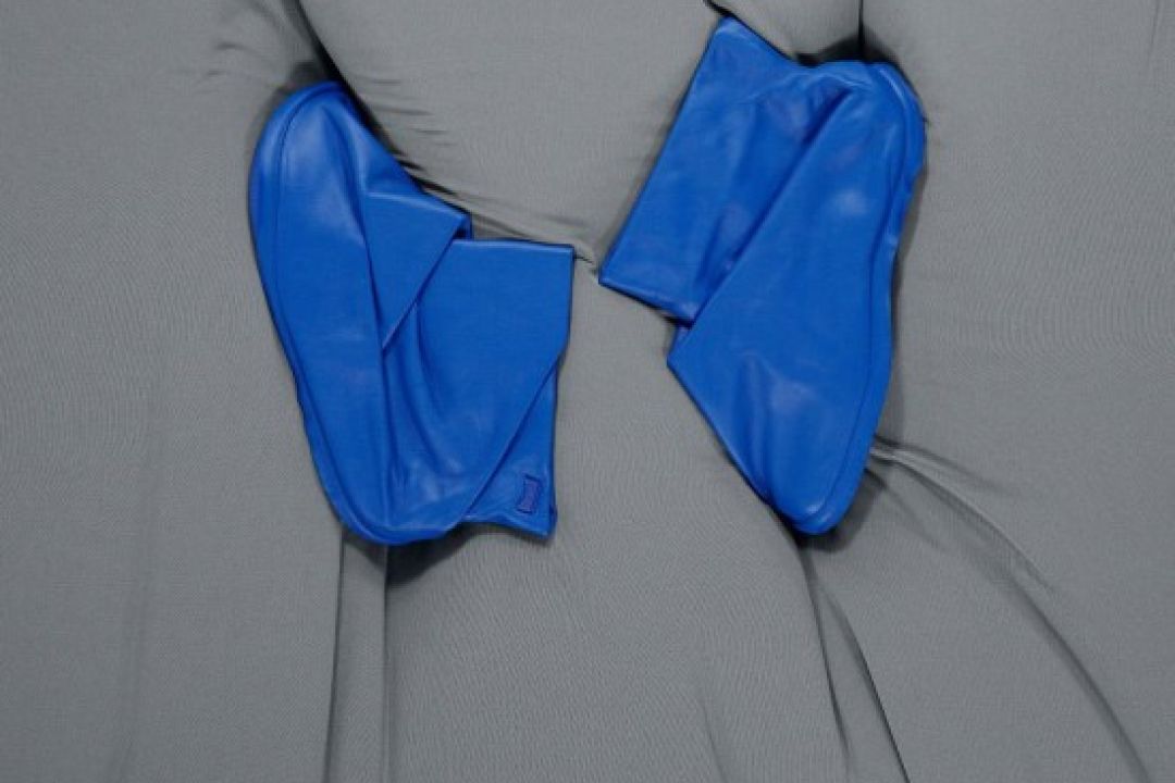 Issey Miyake і Camper створили "м’яте" взуття з єдиного шматка шкіри