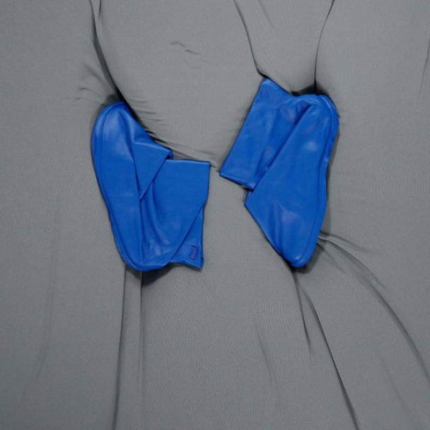 Issey Miyake і Camper створили "м’яте" взуття з єдиного шматка шкіри