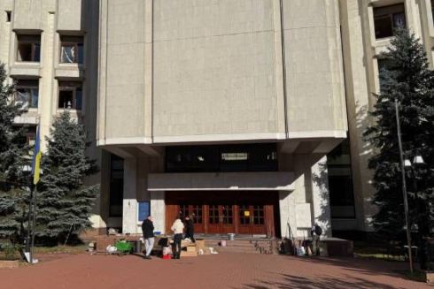 У Києві уламки російського безпілотника пошкодили Інститут журналістики КНУ імені Шевченка