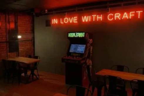 Біля кінотеатру &laquo;Жовтень&raquo; на Подолі запрацював бар &laquo;Цегла&raquo;