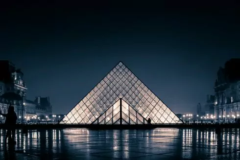 Французька поліція викрила шахрайську схему з продажів квитків до Лувру &mdash; затримано гідів музею