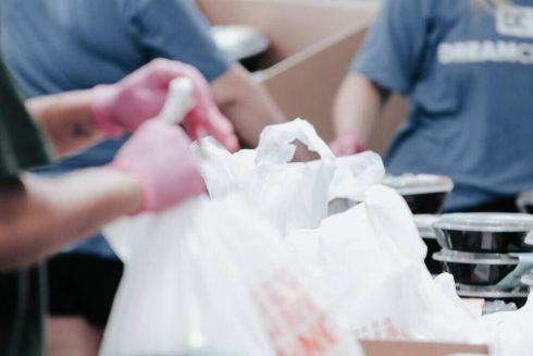 На Солом'янці працює хаб, де містяни можуть отримати всю необхідну гуманітарну допомогу