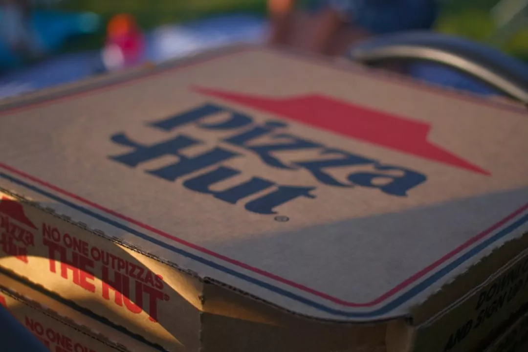 Піцерія Pizza Hut втратила $100 мільйонів через впровадження ШІ-системи для доставки