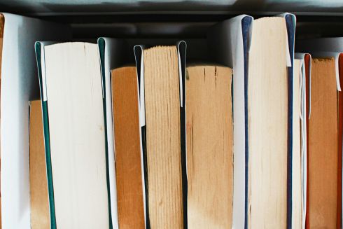 Книгарня "Сенс" приймає російськомовні книги на переробку, аби підтримати збір на ППО