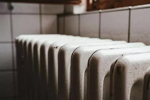 У Києві завершують опалювальний сезон: подачу тепла до житлових будинків та установ поступово припиняють