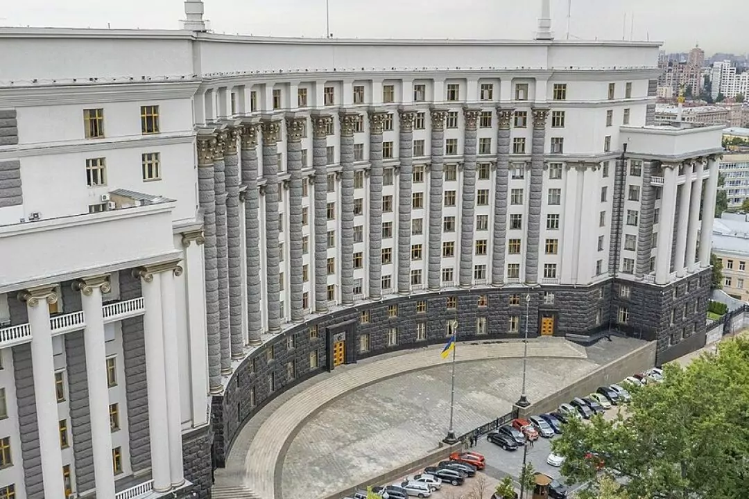 У Києві починають консервацію Будинку Уряду, пошкодженого російським ударом