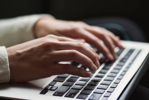 Створили креативну агенцію, команда якої працює у ванних кімнатах. Це ініціатива на підтримку українців