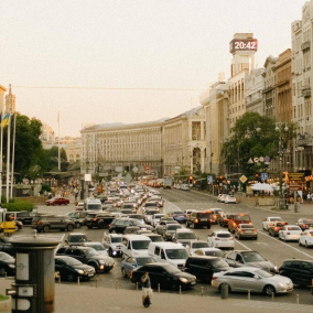 Киевлян призывают ограничить поездки собственным транспортом из-за нехватки топлива