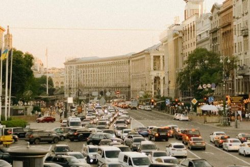 Киян закликають обмежити поїздки власним транспортом через брак палива