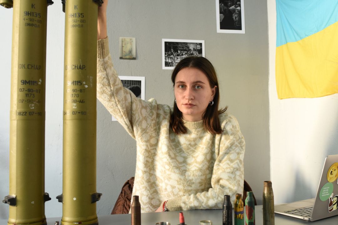 Харківська дизайнерка перетворює стріляні гільзи на артоб’єкти: кошти з продажу передасть на відновлення музею Сковороди