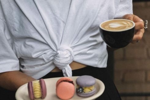 Кофе, десерты и сэндвичи: на Соломенке открыли кофейню «Сикрет кап»