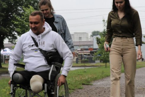 На Лісовому масиві більшість входів у будинки та закладів недоступні для людей з інвалідністю: дослідження