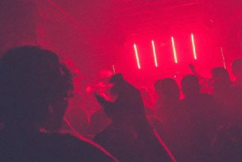 Клуб Keller запустил сбор денег на восстановление дверей, выбытых во время штурма полицией