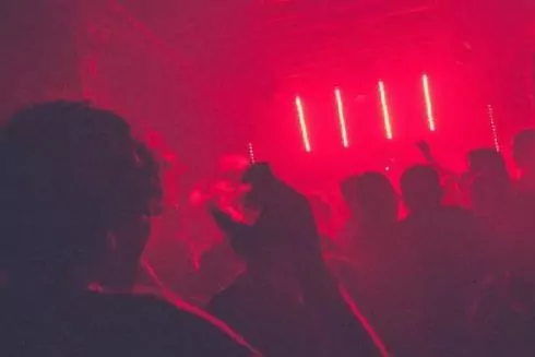 Клуб Keller запустил сбор денег на восстановление дверей, выбытых во время штурма полицией