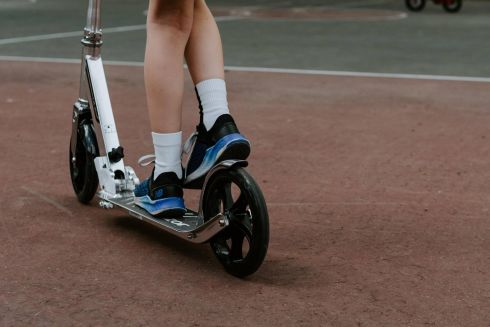 У Києві визначилися з правилами для електросамокатів: швидкість буде обмежуватись