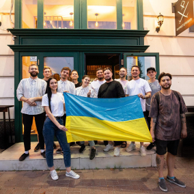 В центре Киева открылся бар «Характерники» от переселенцев из Бердянска