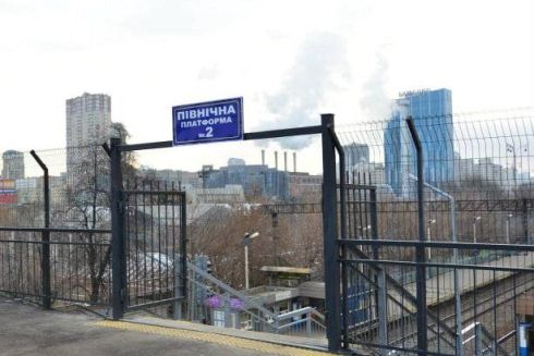 На залізничному вокзалі відремонтували пішохідний міст: що там зробили