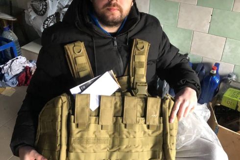 «Мы открыли цех по производству коктейлей Молотова в гараже»: как люди в тылу помогают бойцам