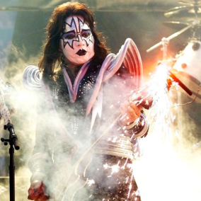 Фани KISS просять NASA посмертно присвоїти Ейсу Фрейлі звання почесного астронавта