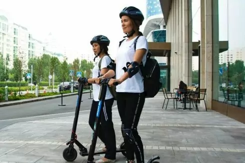 В Киеве заработал сервис аренды самокатов KIWI