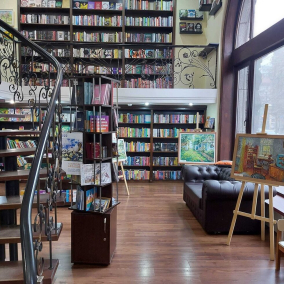 Поддержать людей в возрасте. Книжный магазин «Сяйво книги» запустил благотворительный проект