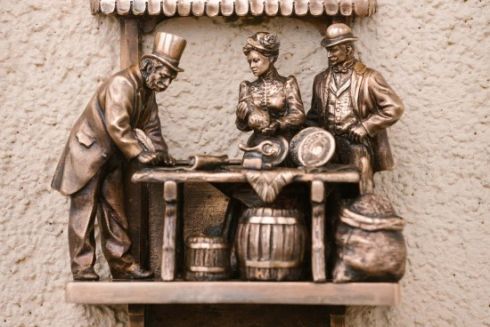 На Подолі відкрили мініскульптуру, присвячену Контрактовому ярмарку: фото