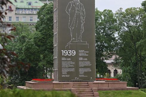 Фото. Пам'ятник Шевченку в Києві огородили захисною спорудою від Balbek Bureau