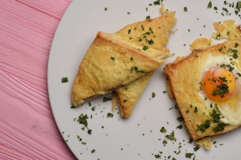 Крок-мадам та крок-месьє: як приготувати французький сніданок