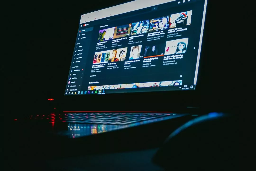 На YouTube почали показувати 90-секундну рекламу без можливості пропуску
