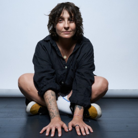 Режисерка Анна Бурячкова екранізує роман «Gimme Shelter» про Київ 2010-х