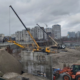 Кияни просять прибрати недобуд біля метро "Осокорки": петиція
