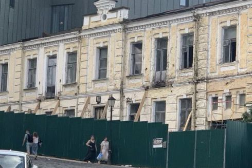 На Андріївському узвозі розібрали веранду історичного будинку Мощинського