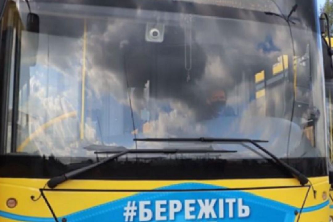 Кабмин запретил включать музыку в общественном транспорте: какие исключения