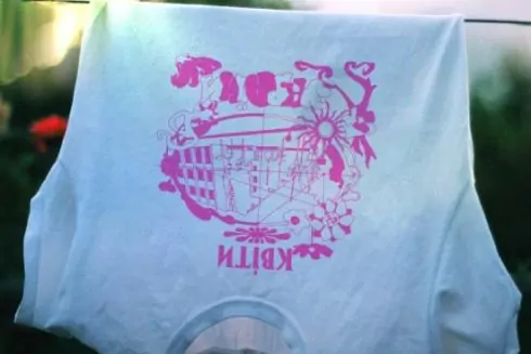 Сестры Фельдман выпустили коллекцию футболок. Средства по продаже пойдут на &laquo;Квіти України&raquo;