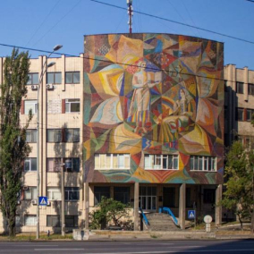 Прокуратура вимагає укласти охоронний договір на будівлю з унікальним мозаїчним панно у Києві