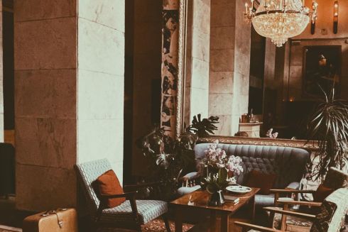 У приміщенні «Кінопанорами» відкрили бар: В інтер‘єрі – вінтажні меблі, дискові телефони