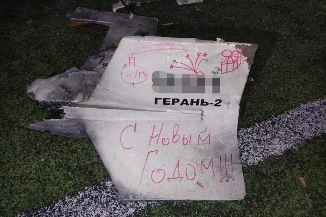 У новорічну ніч Київ пережив атаку дронів. Кияни співали гімн під вибухами