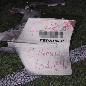 У новорічну ніч Київ пережив атаку дронів. Кияни співали гімн під вибухами