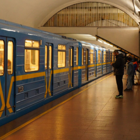 У київському метро пропонують встановити табло зворотного відліку часу — петиція