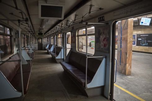 Кияни пропонують відкривати вагони метро для людей під час нічних тривог — петиція